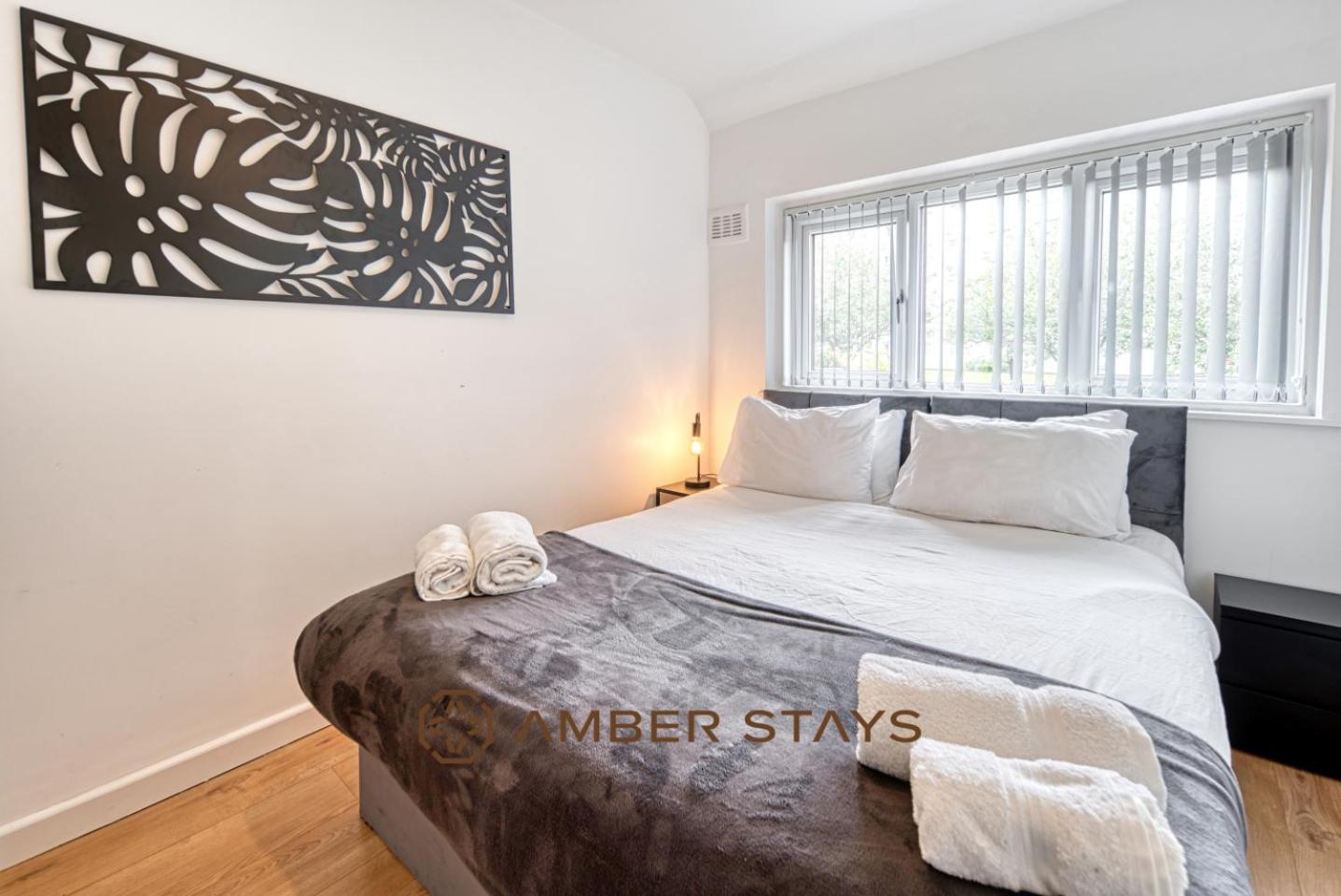 Spacious 4 Bed House In Centre, Ideal For Long Term With Free Parking Birmingham