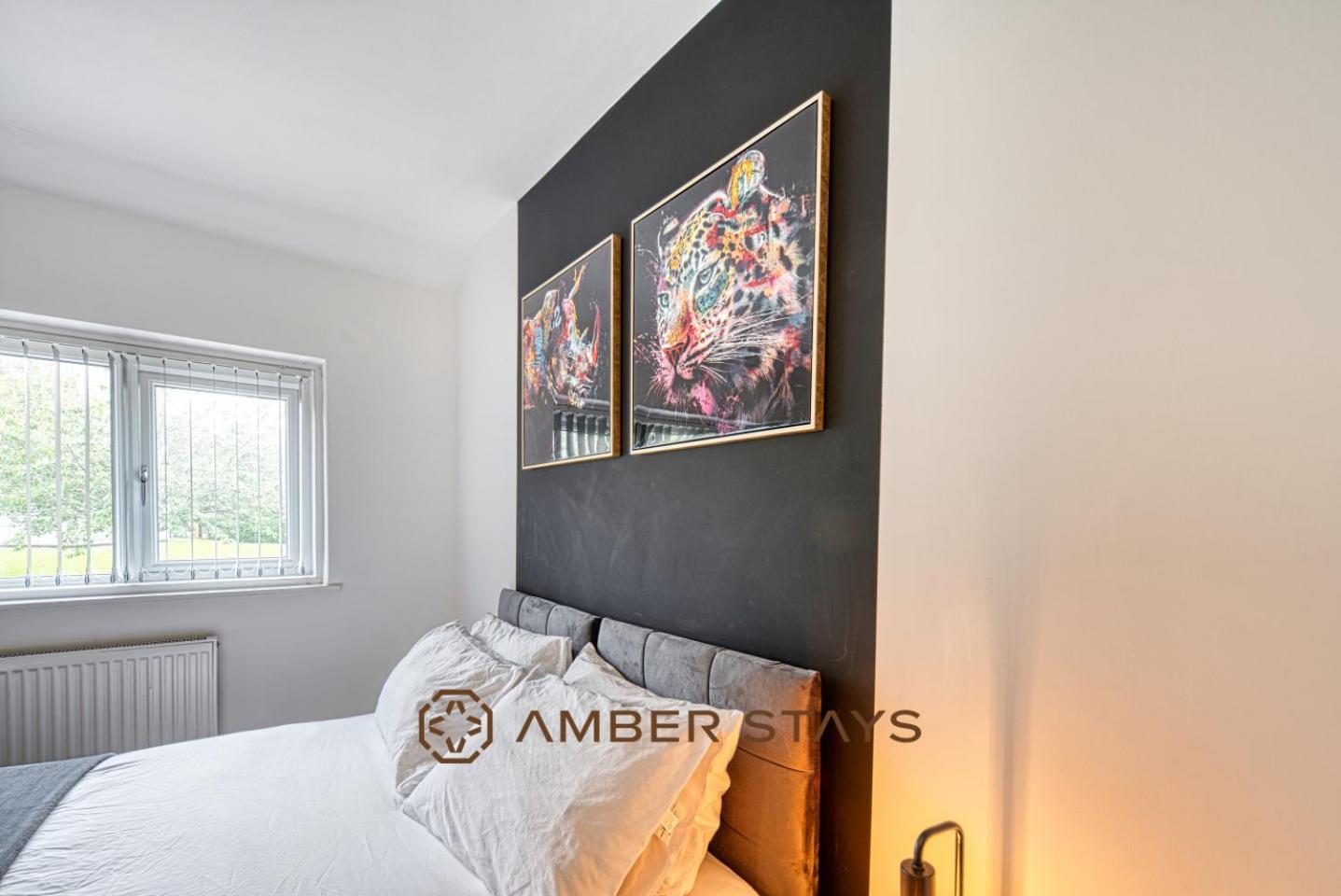 Spacious 4 Bed House In Centre, Ideal For Long Term With Free Parking * Birmingham