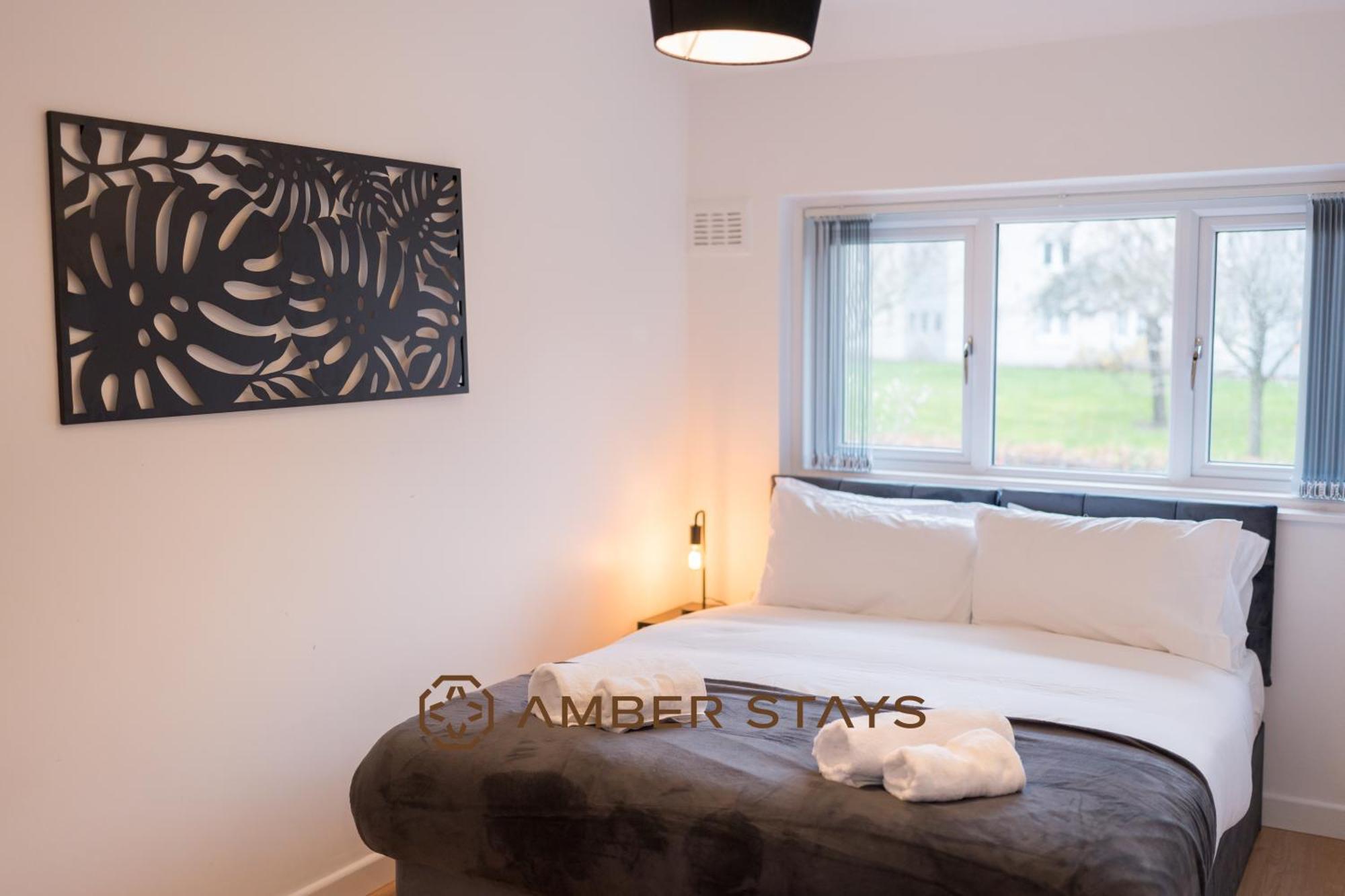 Spacious 4 Bed House In Centre, Ideal For Long Term With Free Parking Birmingham